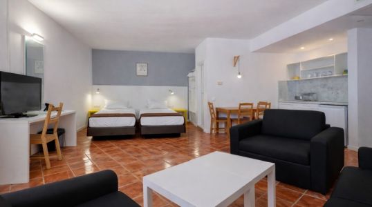 Фамилна стая